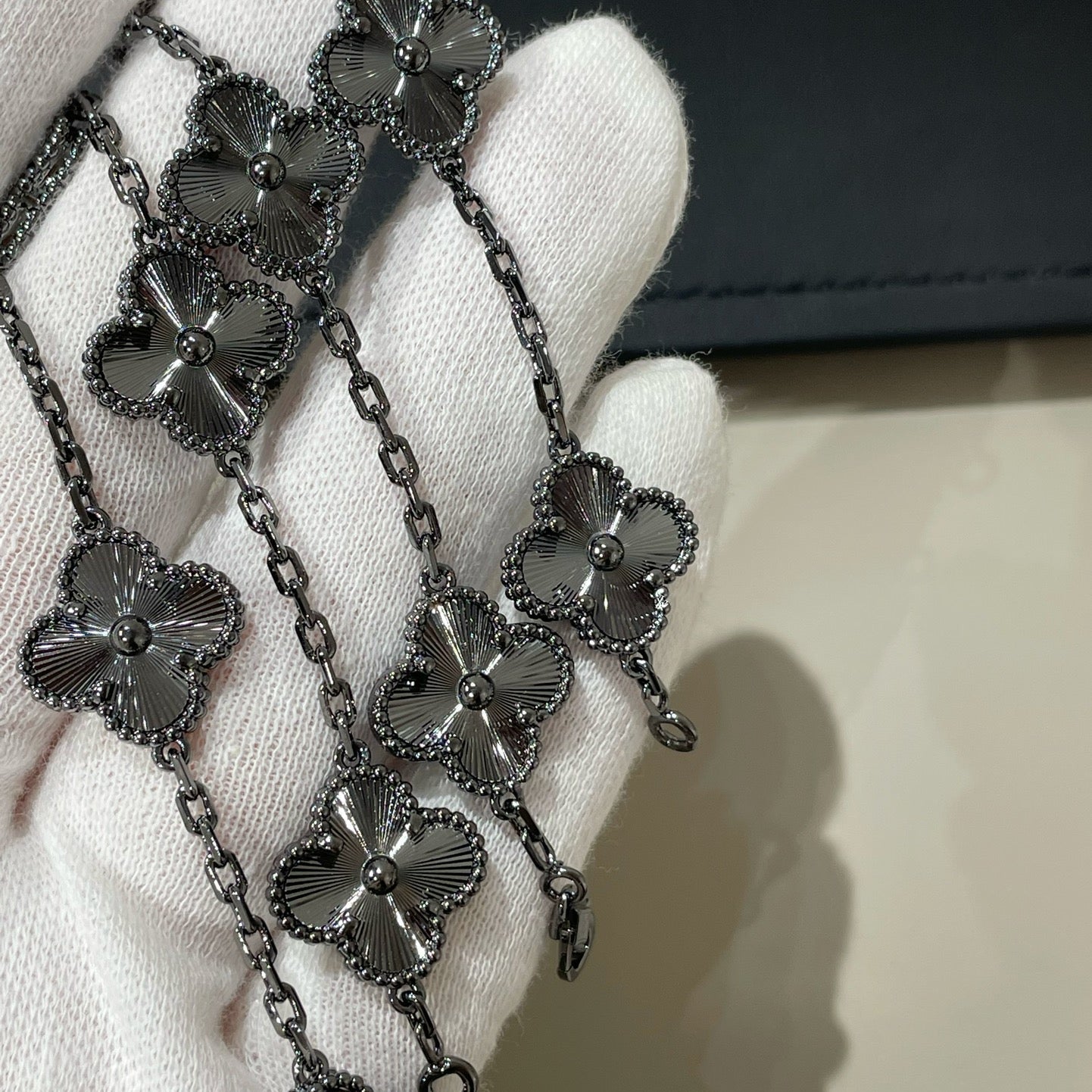 [Lumi Jewellery]CLOVER 5 MOTIF BLACK BRACELET