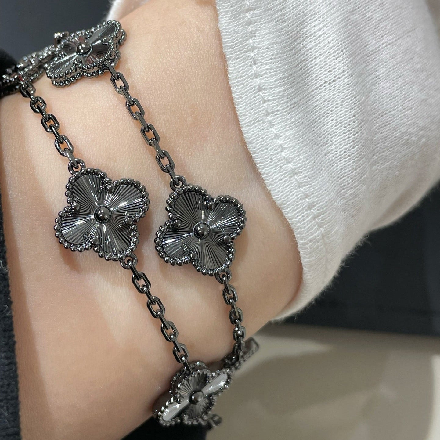 [Lumi Jewellery]CLOVER 5 MOTIF BLACK BRACELET