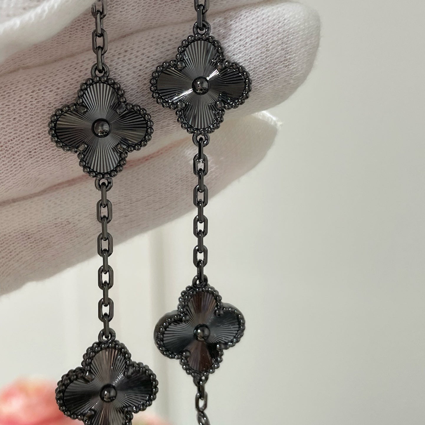 [Lumi Jewellery]CLOVER 5 MOTIF BLACK BRACELET
