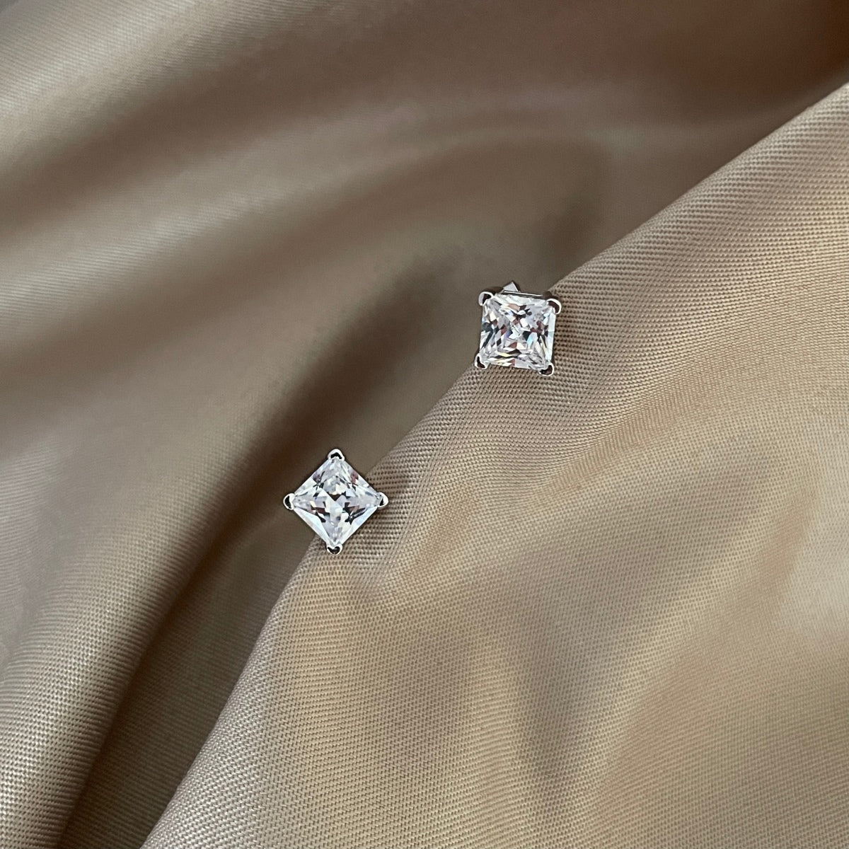 [Lumi Jewellery]Delicate Square Shape Earrings