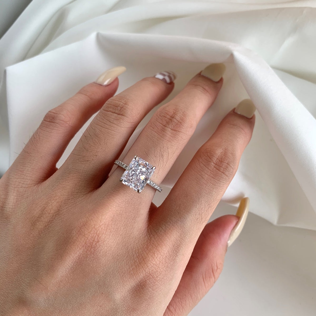 [Lumi Jewellery]4.0 Carat Luxurious Engagement Ring