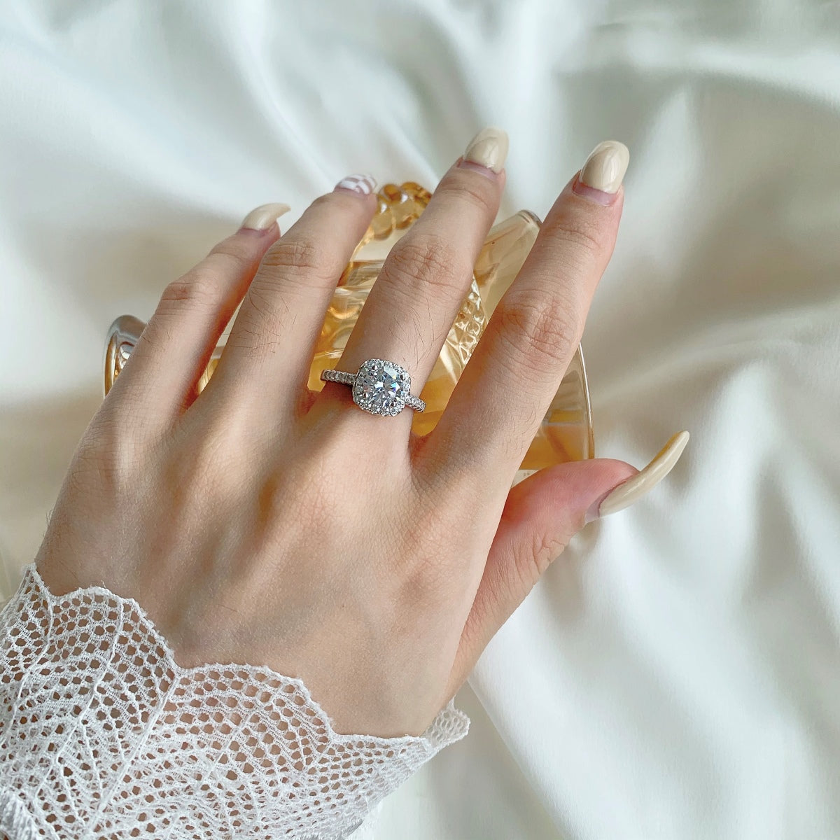 [Lumi Jewellery]Dazzling Resplendent Round Cut Wedding Ring