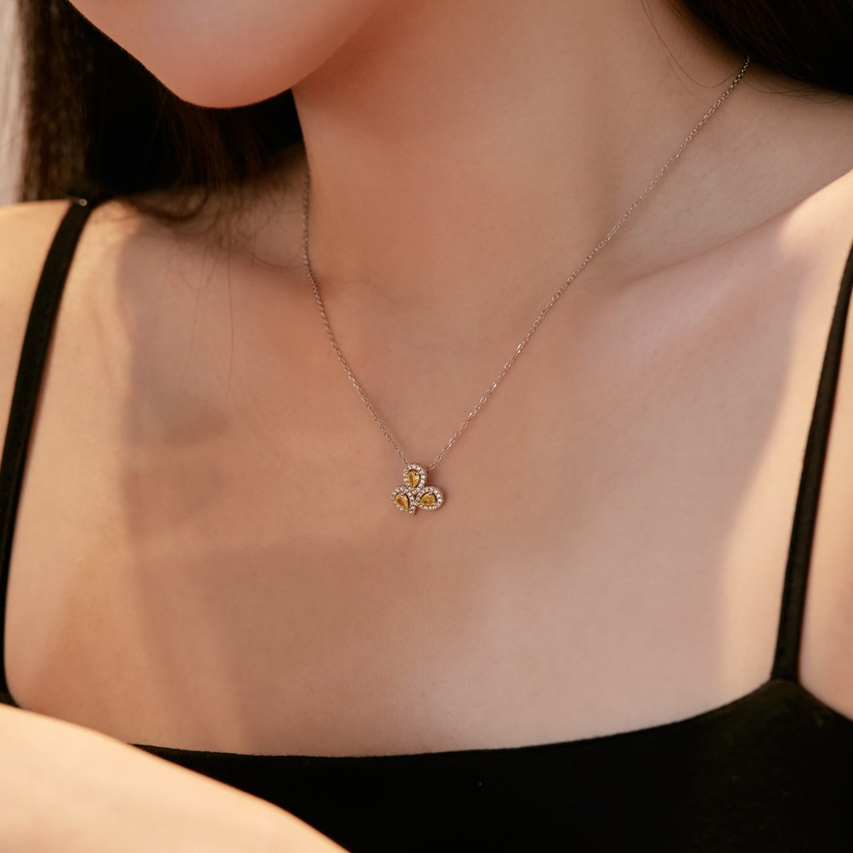 [Lumi Jewellery]Elegant Flower Shape Pear Cut Necklace