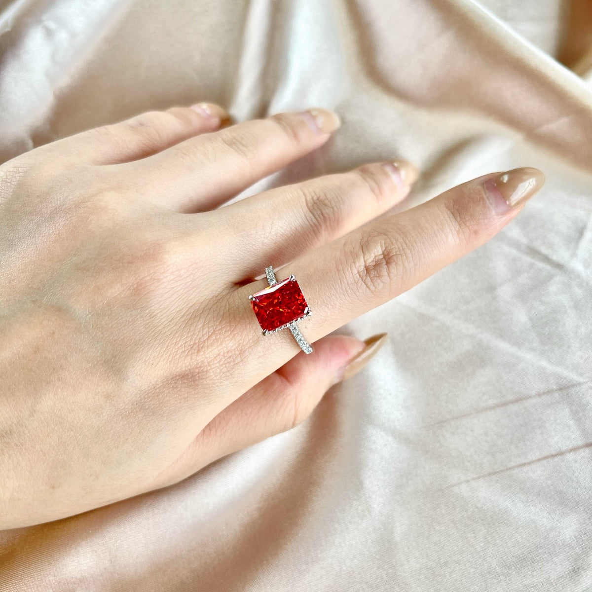 [Lumi Jewellery]4.0 Carat Luxurious Engagement Ring
