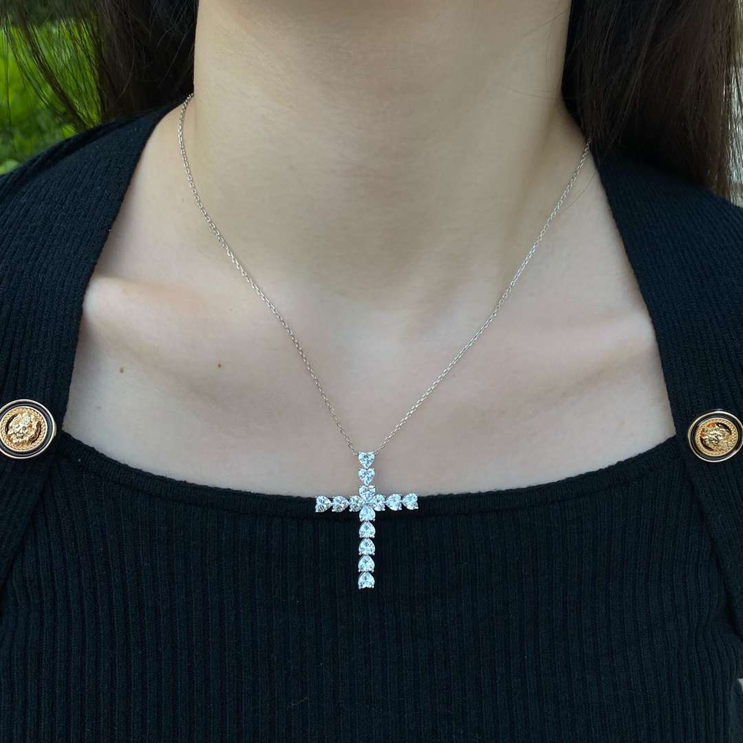 [Lumi Jewellery]Radiant Cross Shape Necklace