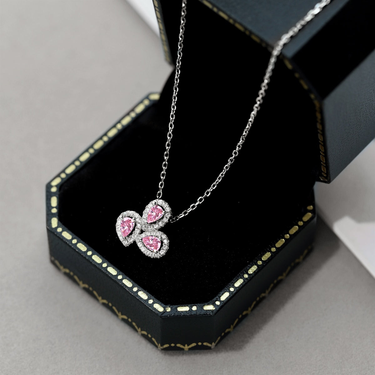 [Lumi Jewellery]Elegant Flower Shape Pear Cut Necklace