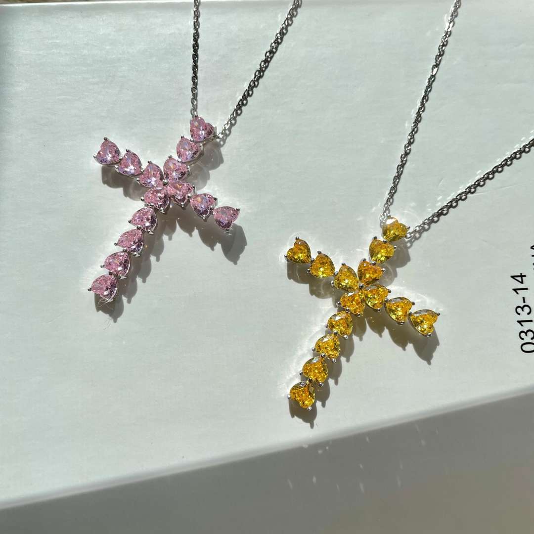 [Lumi Jewellery]Radiant Cross Shape Necklace