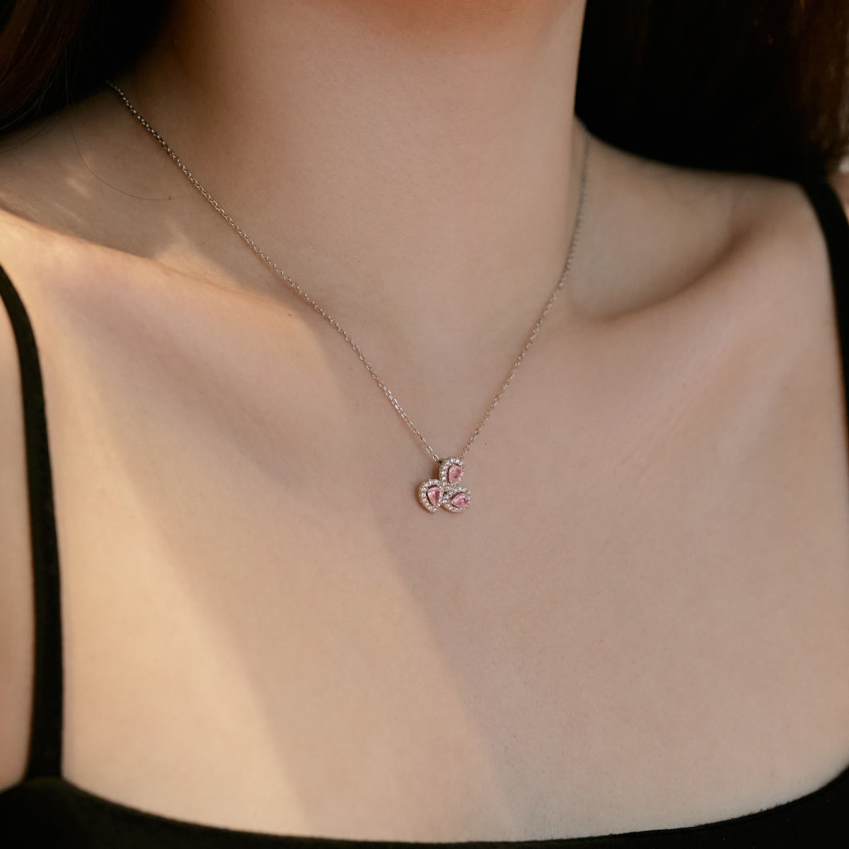 [Lumi Jewellery]Elegant Flower Shape Pear Cut Necklace