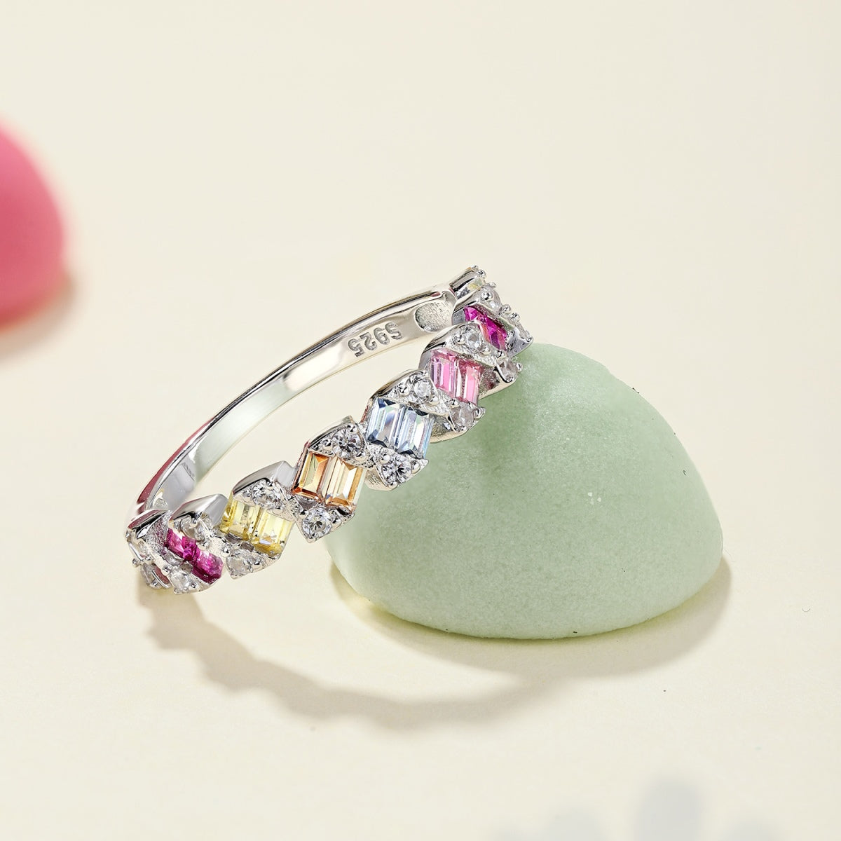 [Lumi Jewellery]Delicate Vibrant Emerald Cut Daily Ring