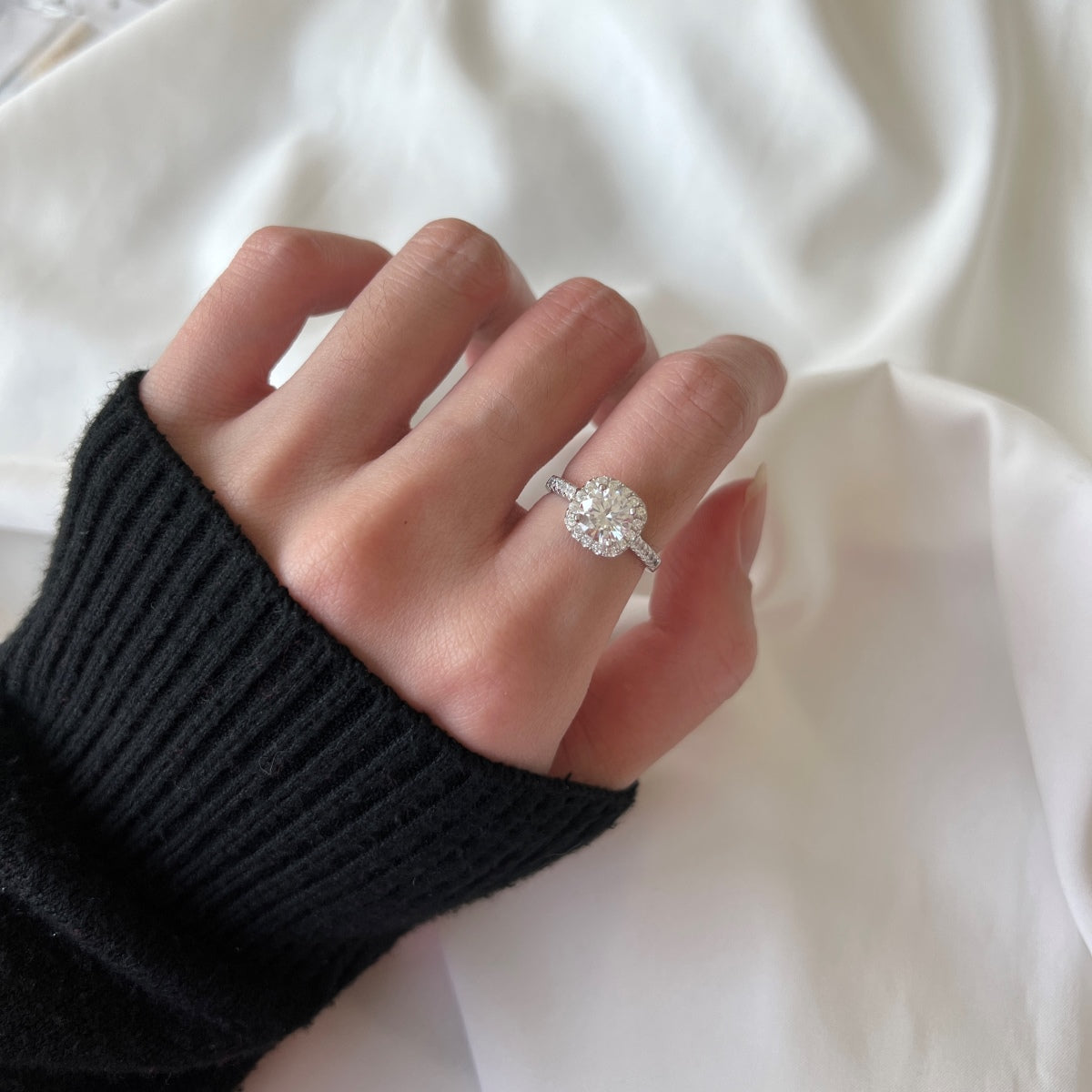 [Lumi Jewellery]Dazzling Resplendent Round Cut Wedding Ring