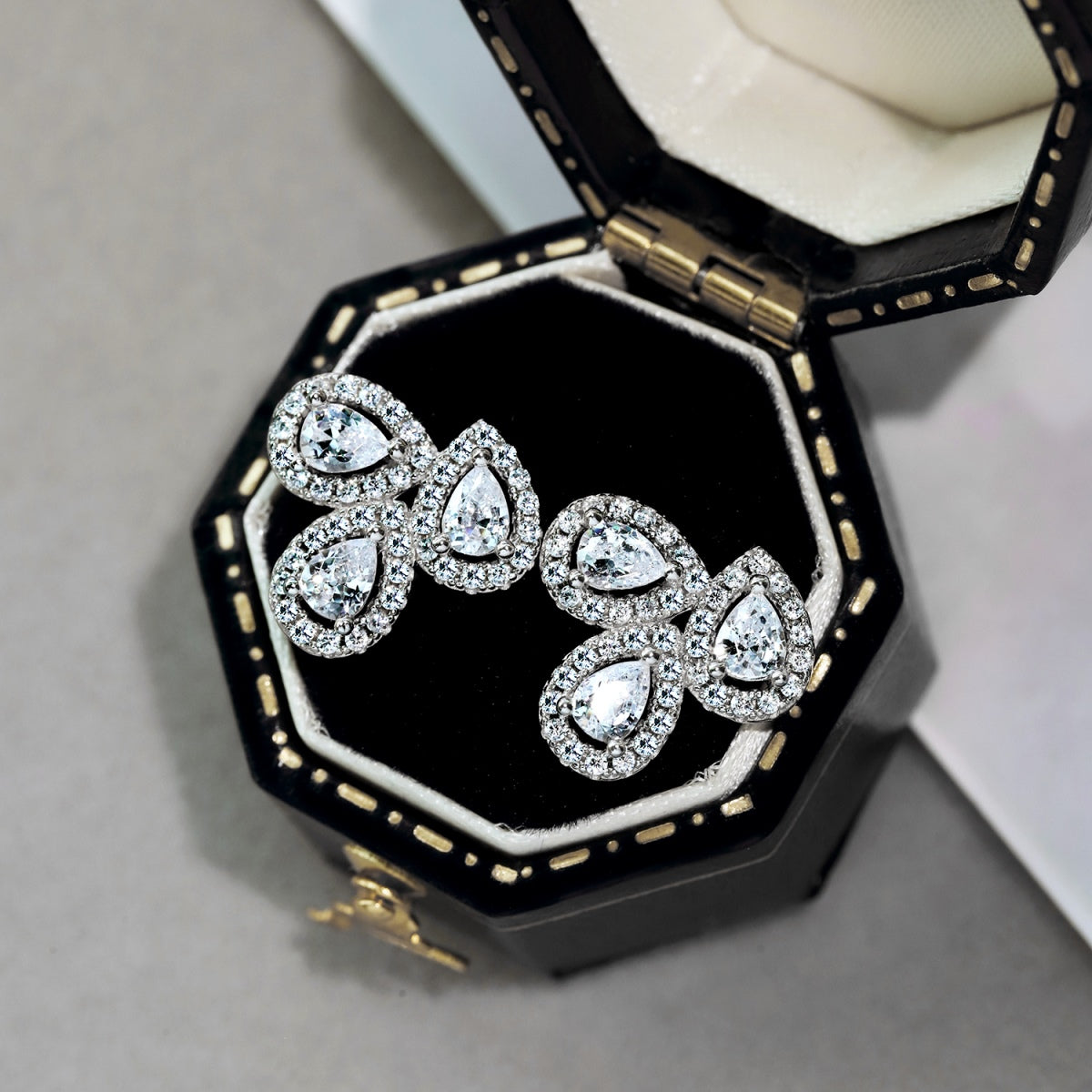 [Lumi Jewellery]Ornate Flower Shape Pear Cut Lover Earrings