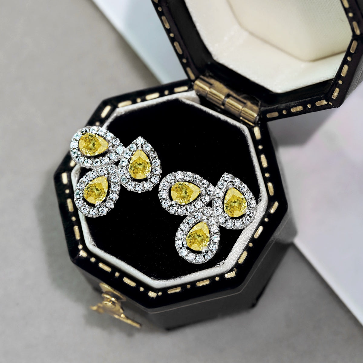 [Lumi Jewellery]Ornate Flower Shape Pear Cut Lover Earrings