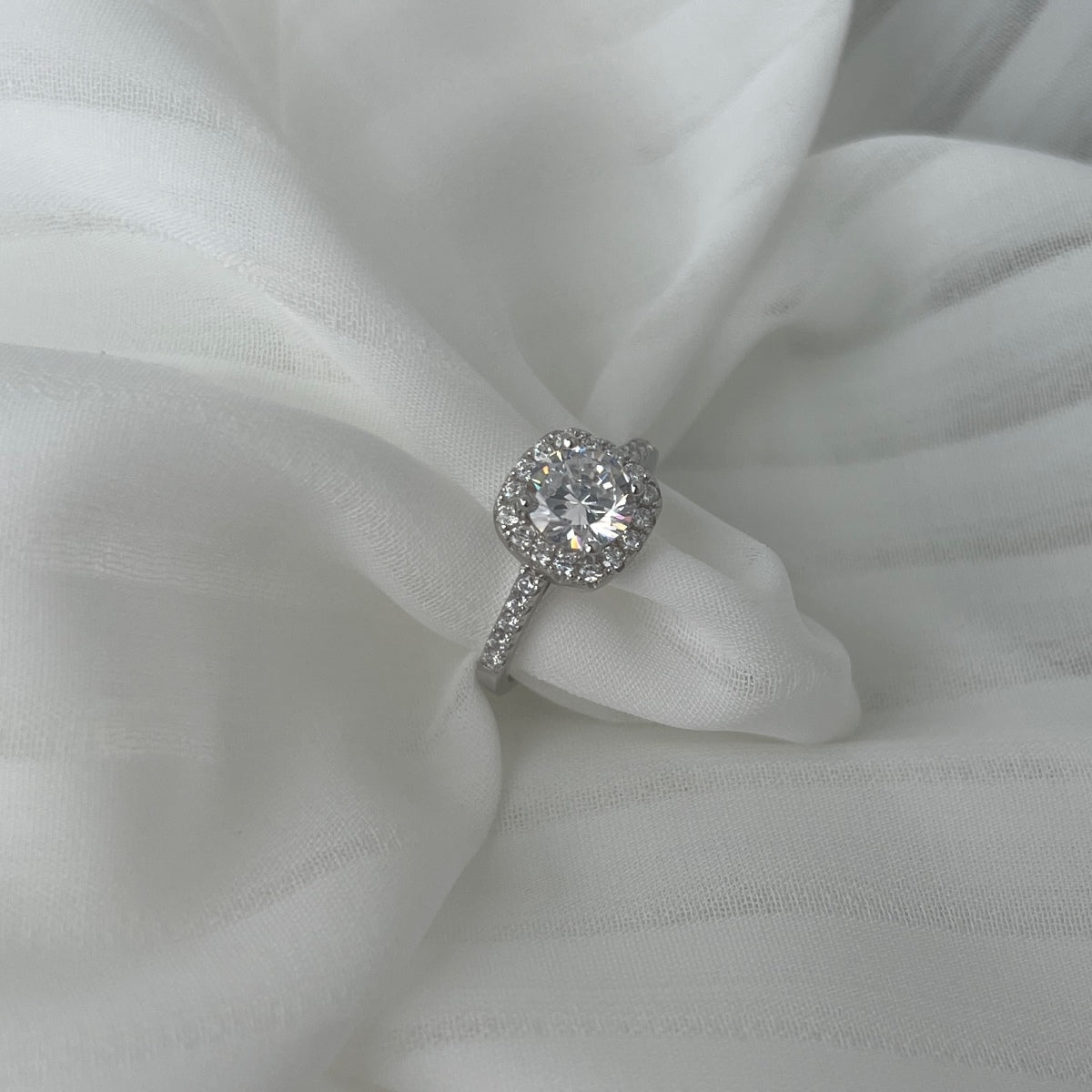 [Lumi Jewellery]Dazzling Resplendent Round Cut Wedding Ring
