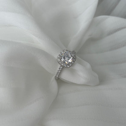 [Lumi Jewellery]Dazzling Resplendent Round Cut Wedding Ring