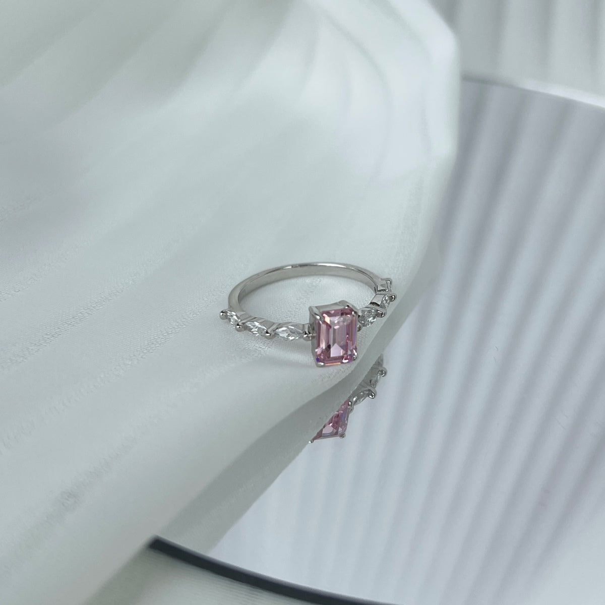 [Lumi Jewellery]1.0 Carat Dainty Resplendent Radiant Cut Daily Ring