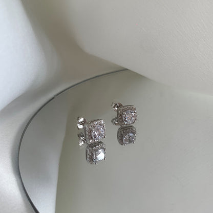 [Lumi Jewellery]Classic Round Center Stone Stud Earrings