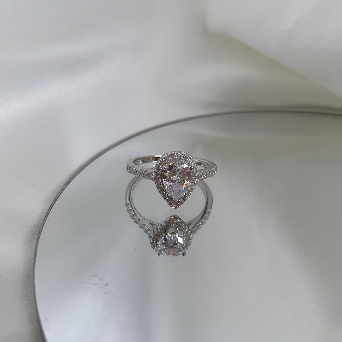 [Lumi Jewellery]1.0 Carat Luxurious Resplendent Water Drop Shape Wedding Ring