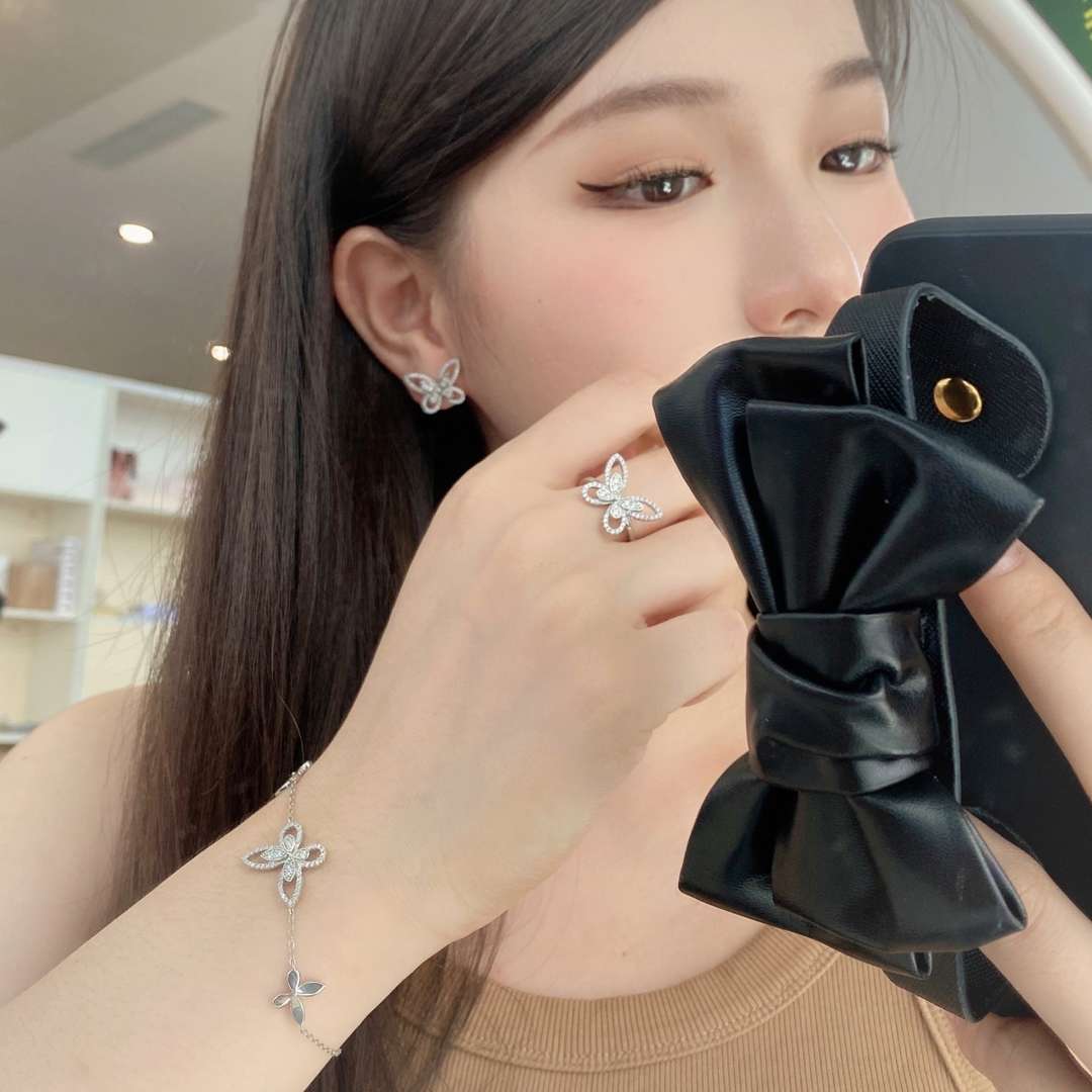 [Lumi Jewellery]Delicate Butterfly Pendant Bracelet