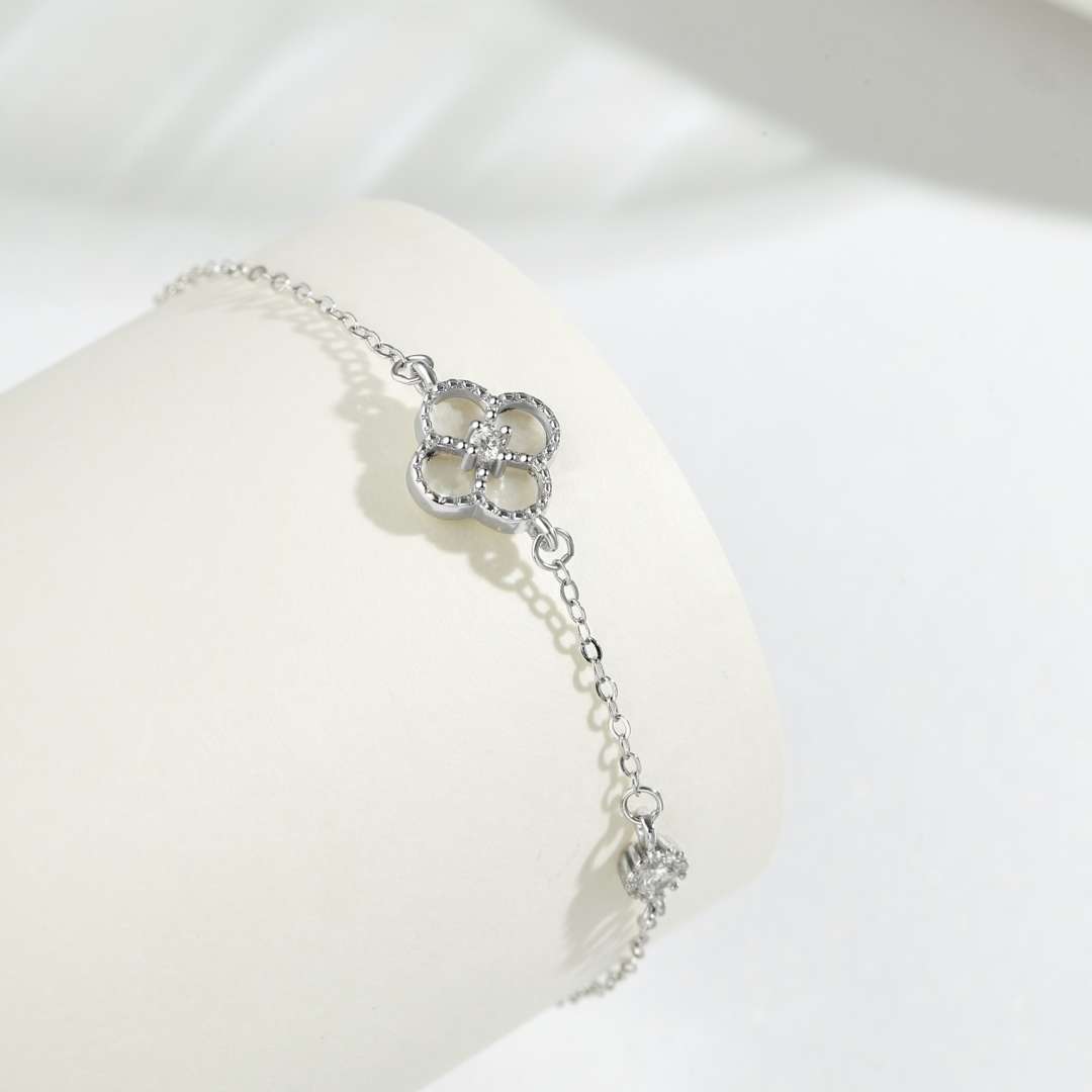 [Lumi Jewellery]Delicate Four Leaf Clover Bracelet
