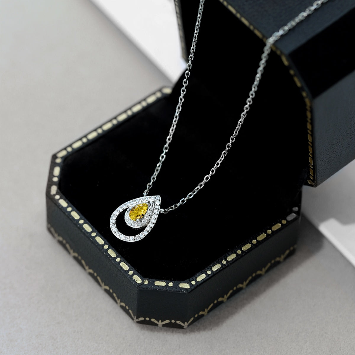 [Lumi Jewellery]Sparkling Pear Cut Necklace