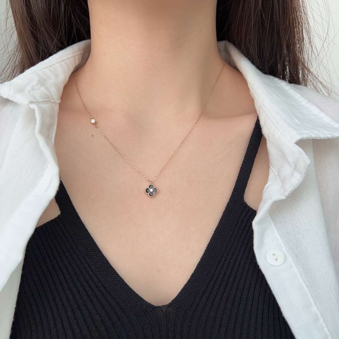 [Lumi Jewellery]Delicate Flower Shape Necklace