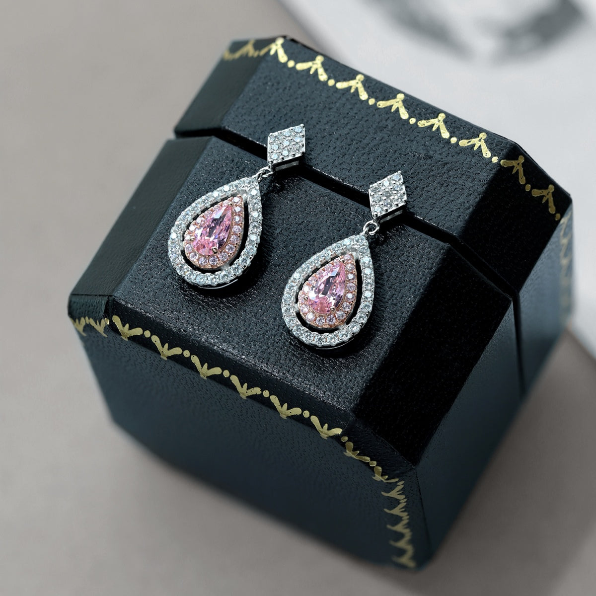 [Lumi Jewellery]Ornate Delicate Water Drop Shape Banquet Earrings
