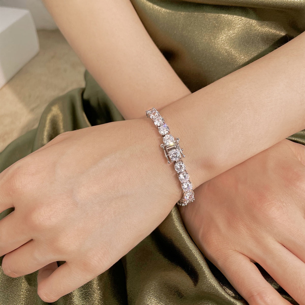 [Lumi Jewellery]0.75 Carat Dazzling Round Cut Wedding Bracelet
