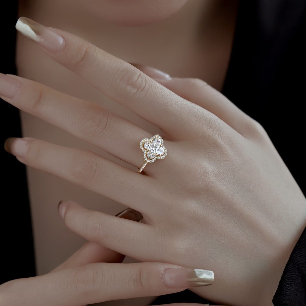 [Lumi Jewellery]Luxurious Eternity Flower Shape Banquet Ring