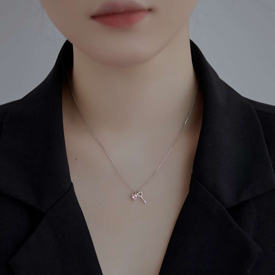 [Lumi Jewellery]Unique Heart Shape Key Pendent Necklace