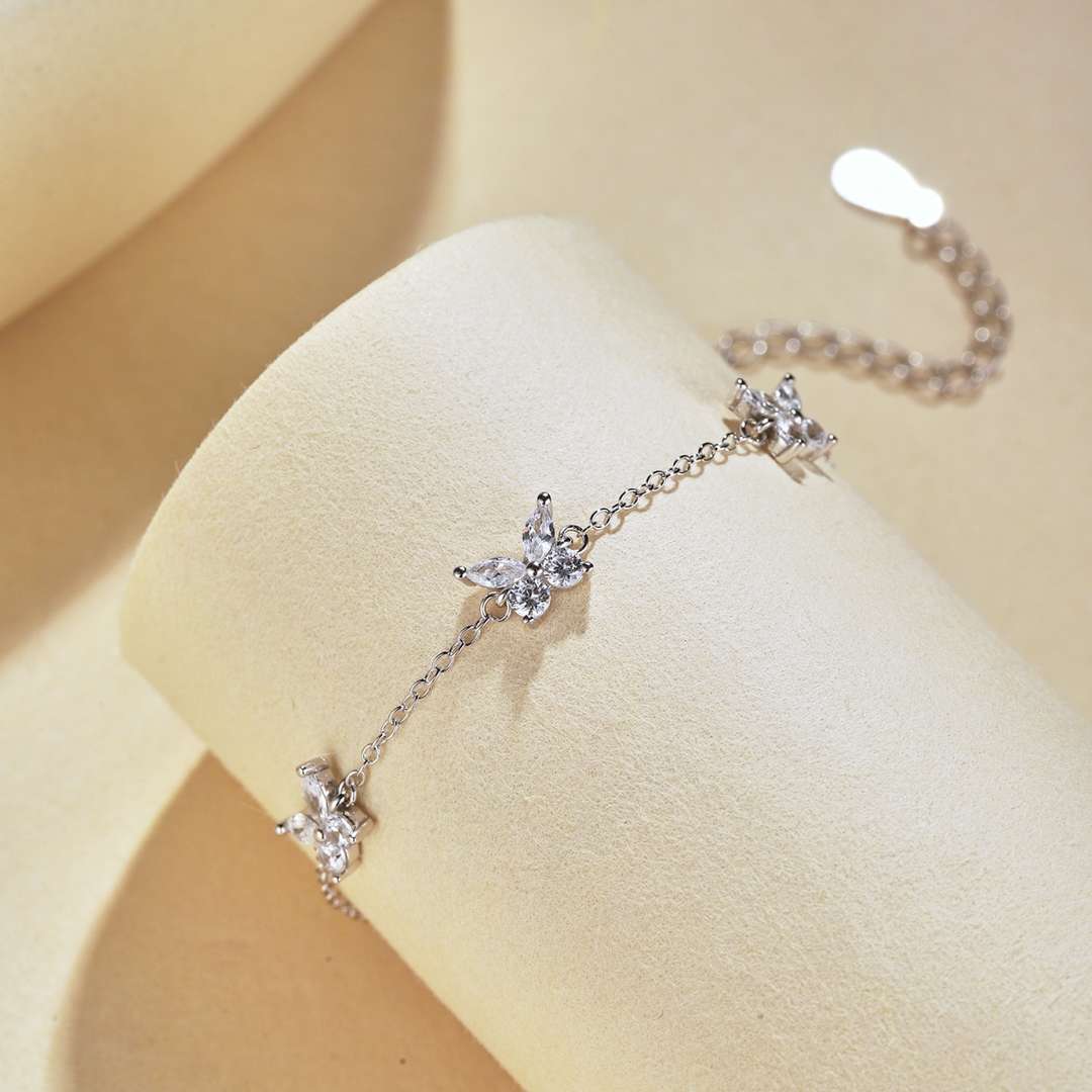 [Lumi Jewellery]Radiant Butterfly Shape Necklace