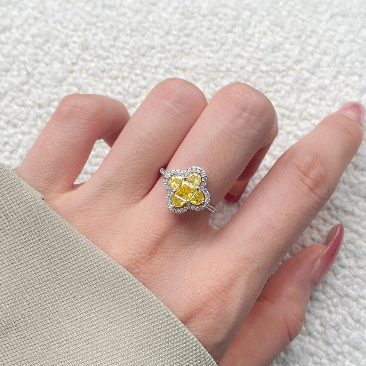 [Lumi Jewellery]Luxurious Eternity Flower Shape Banquet Ring