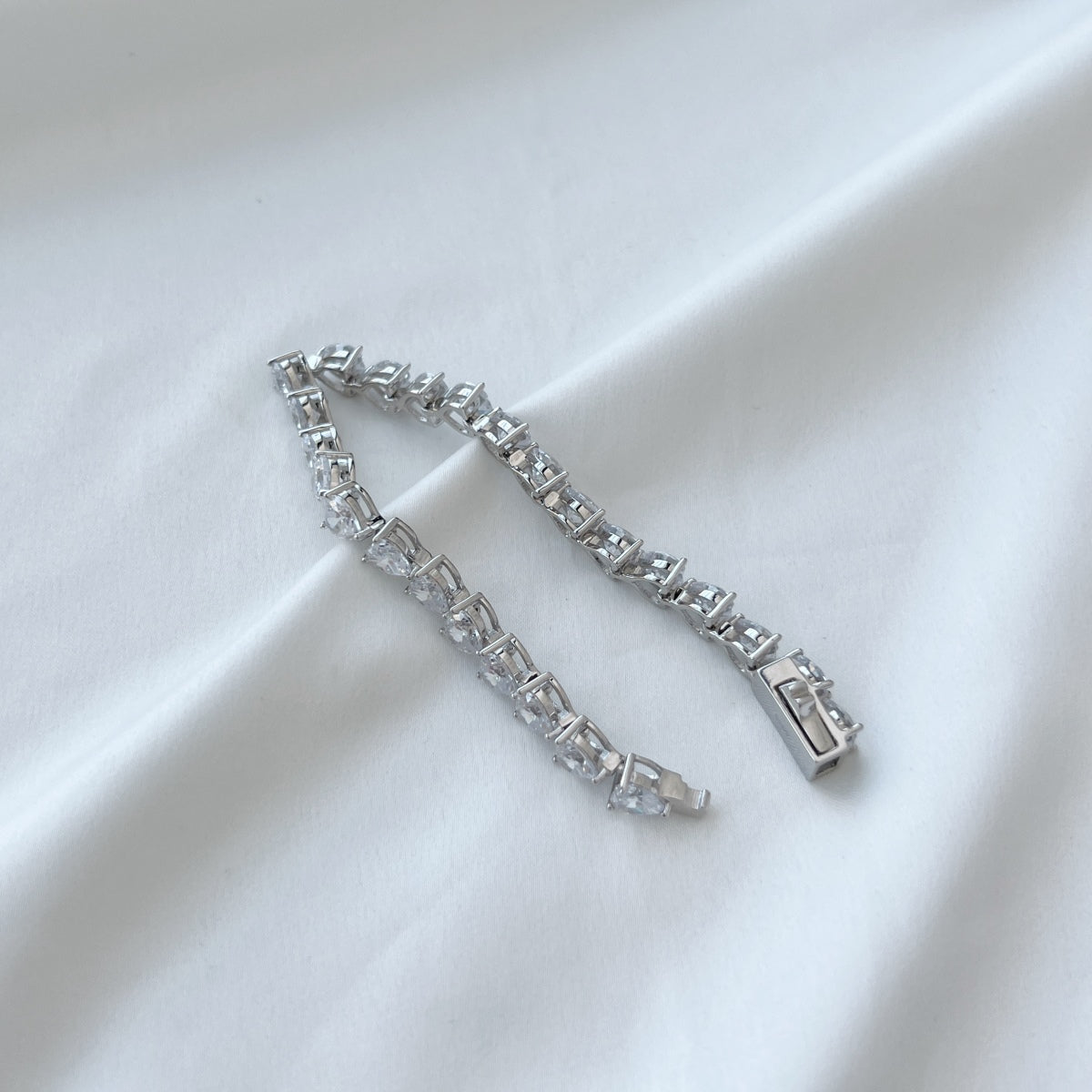 [Lumi Jewellery]0.75 Carat Elegant Romantic Heart Shape Lover Bracelet