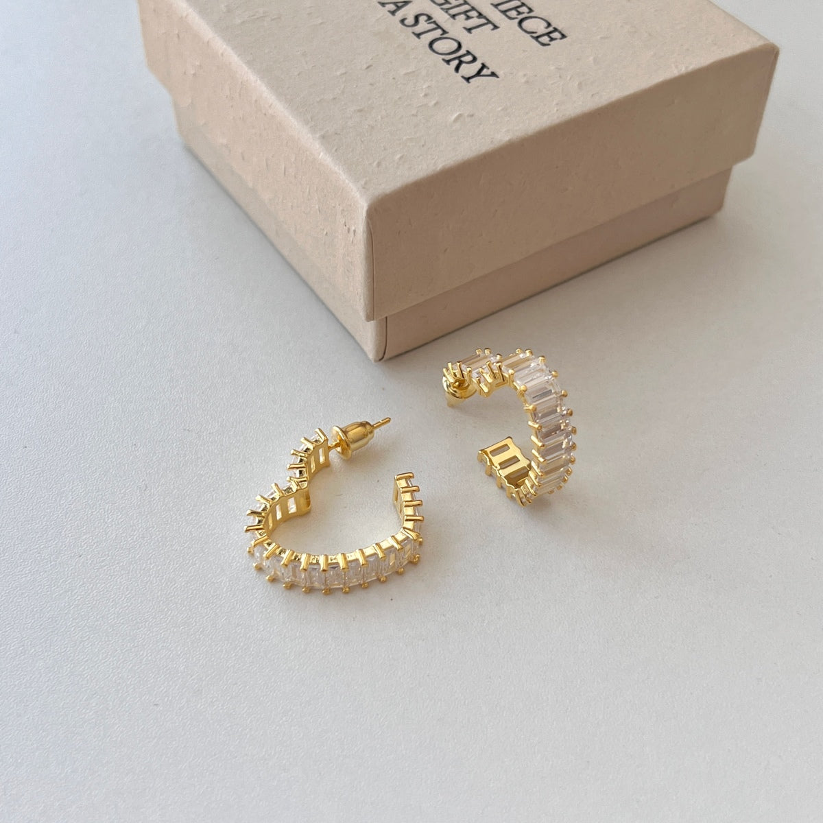 [Lumi Jewellery]Radiant Heart Cutout Earrings