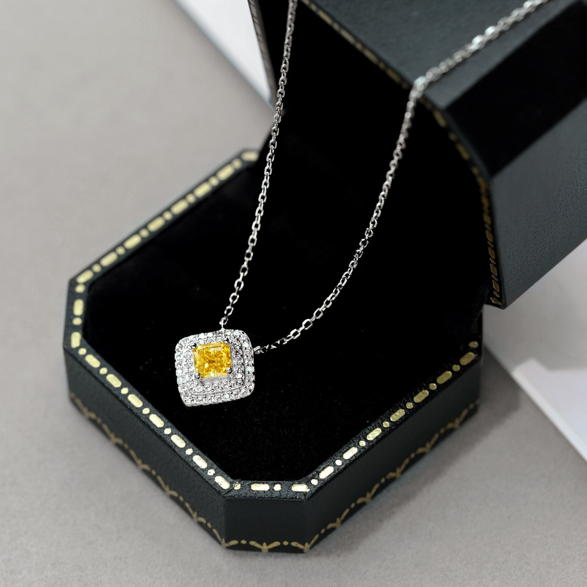 [Lumi Jewellery]Sparkling Asscher Cut Necklace