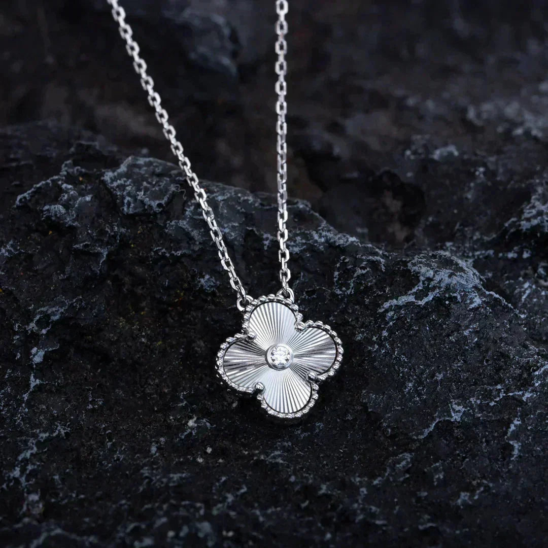 [Lumi Jewellery]CLOVER  15MM DIAMOND LASER NECKLACE SILVER