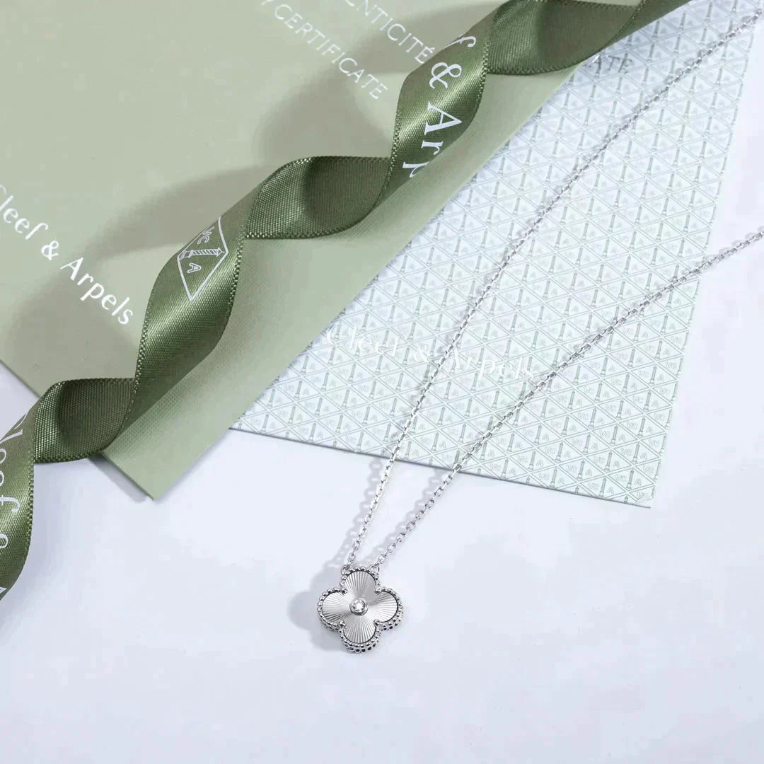 [Lumi Jewellery]CLOVER  15MM DIAMOND LASER NECKLACE SILVER