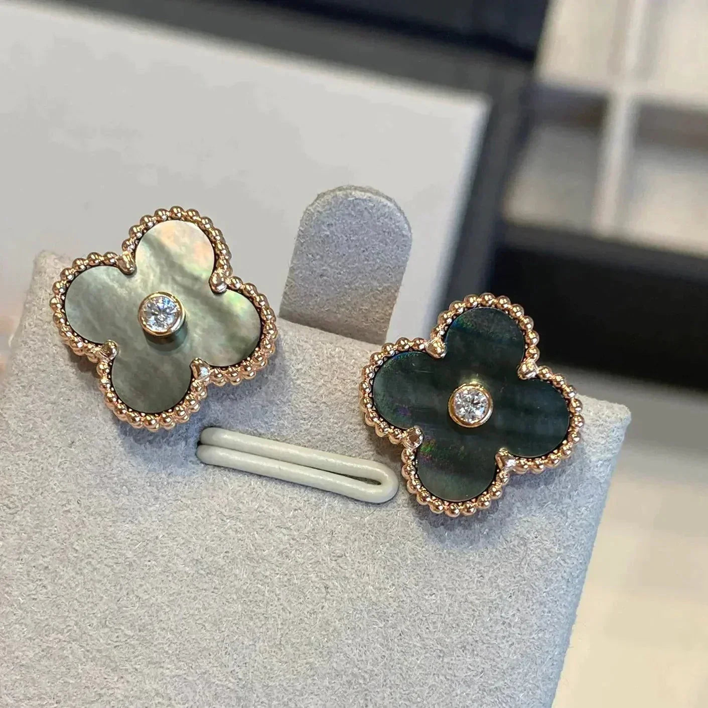 [Lumi Jewellery]CLOVER MEDIUM 1 MOTIFS GRAY MOP  DIAMOND EARRINGS
