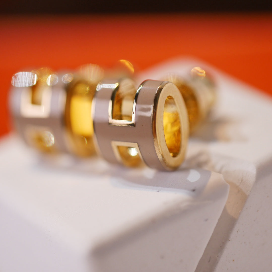 [Lumi Jewellery]MINI POP H GOLD EARRINGS GREY