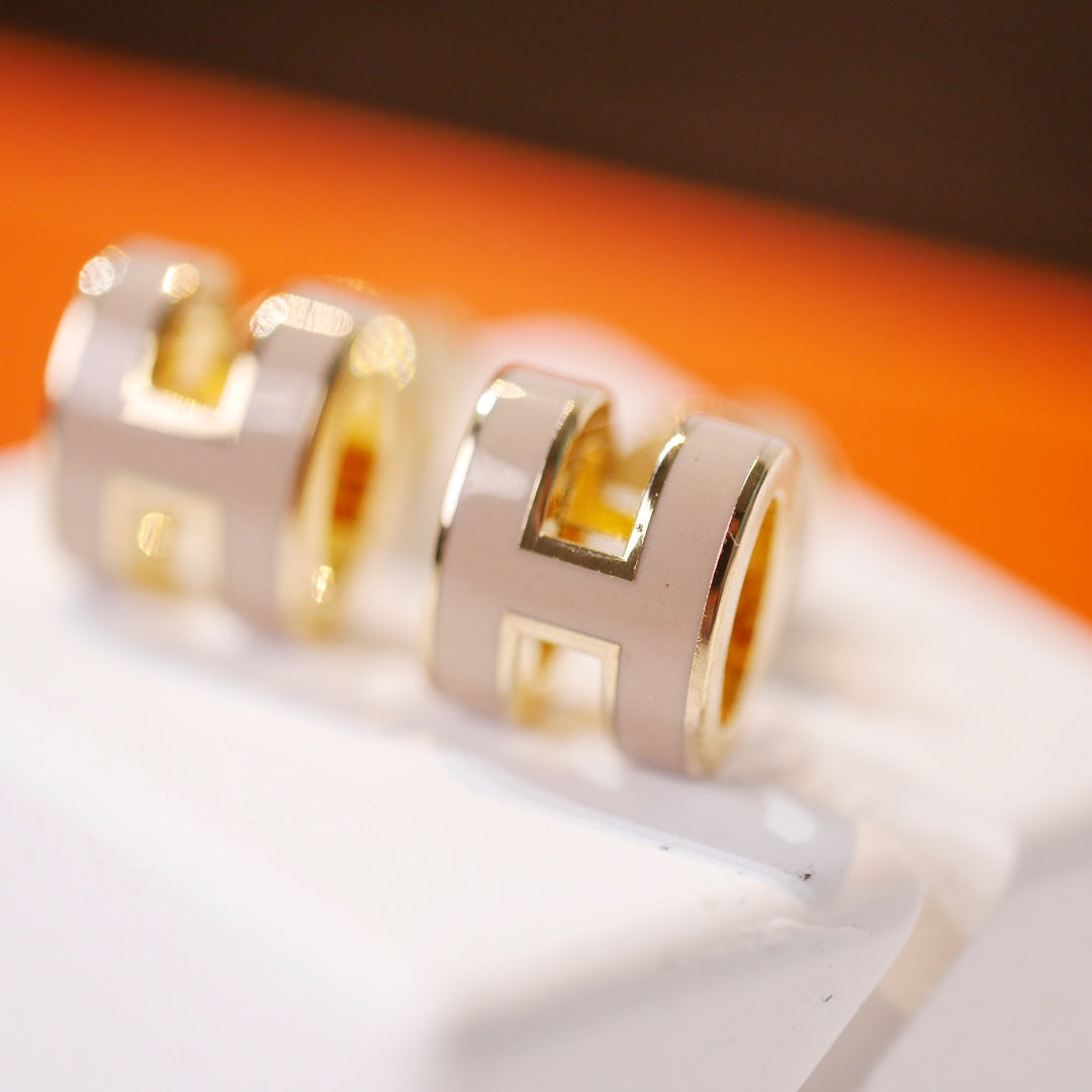 [Lumi Jewellery]MINI POP H GOLD EARRINGS GREY