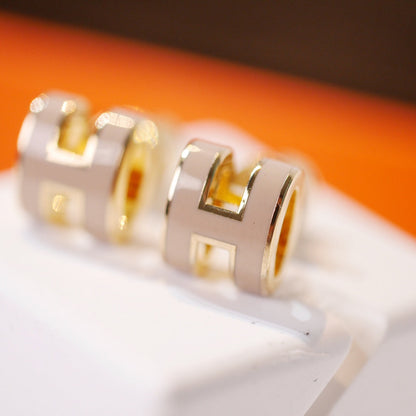 [Lumi Jewellery]MINI POP H GOLD EARRINGS GREY