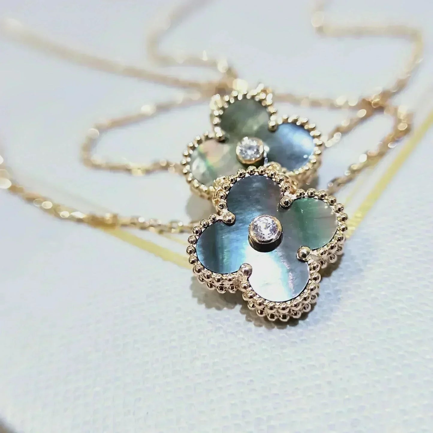 [Lumi Jewellery]CLOVER 15MM DIAMOND AND MOTHER-OF-GREY NECKLACE
