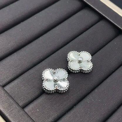 [Lumi Jewellery]CLOVER MINI 9.5MM LASER EARRINGS
