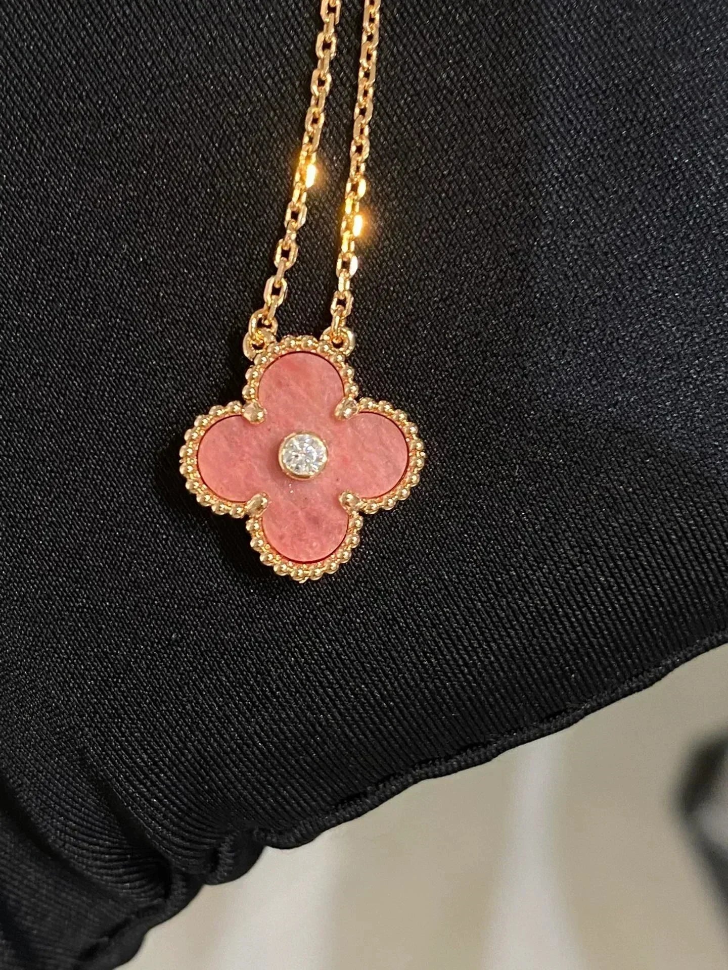 [Lumi Jewellery]CLOVER 15MM DIAMOND RHODONITE NECKLACE