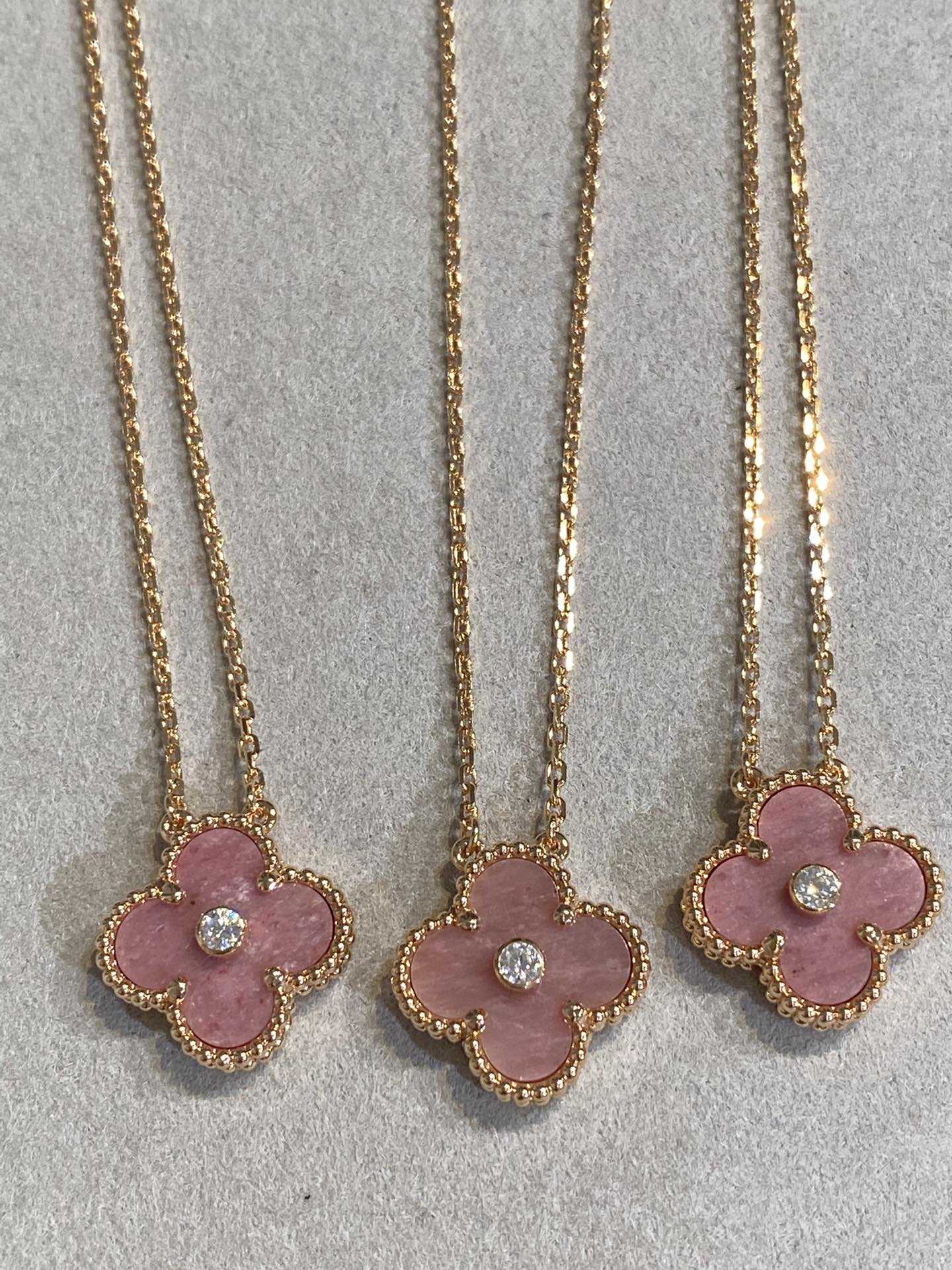[Lumi Jewellery]CLOVER 15MM DIAMOND RHODONITE NECKLACE