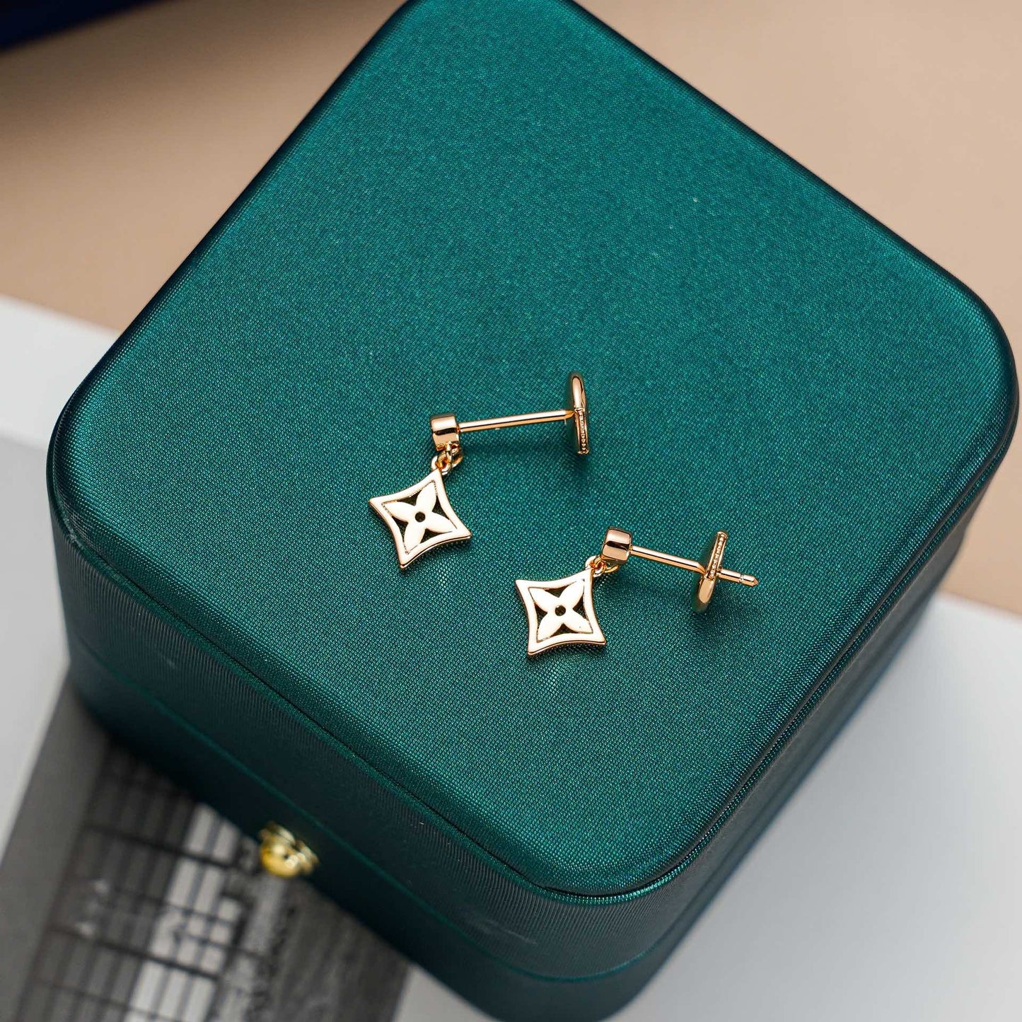 [Lumi Jewellery]STAR EARRINGS GOLD