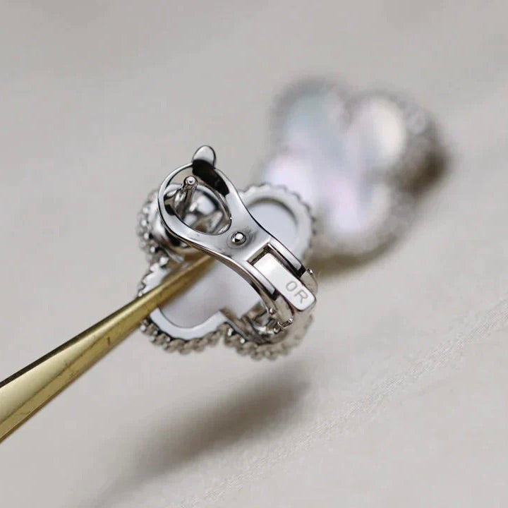[Lumi Jewellery]CLOVER MEDIUM 1 MOTIFS  WHITE MOP EARRINGS SILVER