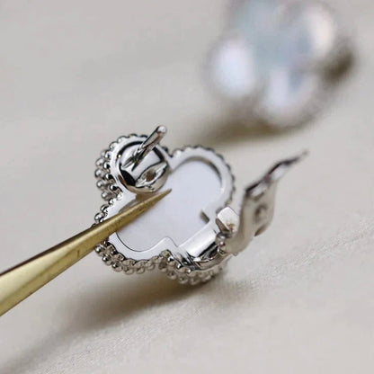 [Lumi Jewellery]CLOVER MEDIUM 1 MOTIFS  WHITE MOP EARRINGS SILVER