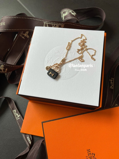 [Lumi Jewellery]CONSTANCE BLACK PEDANT PINK GOLD NECKLACE