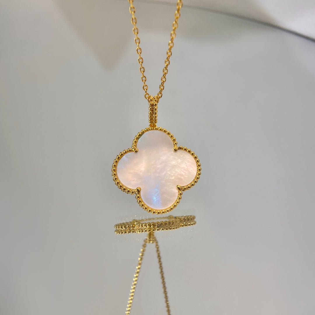 [Lumi Jewellery]CLOVER 25MM MOP LARGE PENDANT NECKLACE