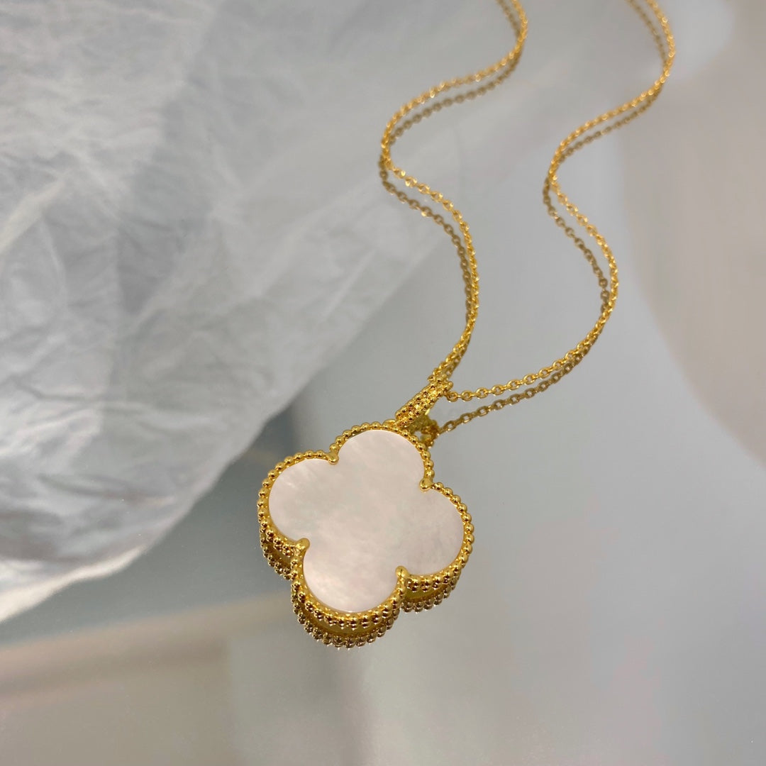 [Lumi Jewellery]CLOVER 25MM MOP LARGE PENDANT NECKLACE